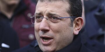 В Стамбуле запретили демонстрации после задержания мэра города