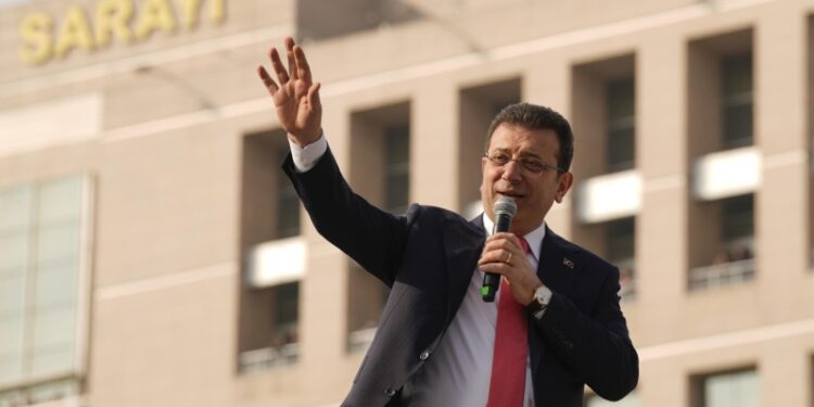 В Турции сохраняются перебои с интернетом после задержания мэра Стамбула