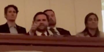 Вэнса заметили на концерте, где исполняли музыку русских композиторов