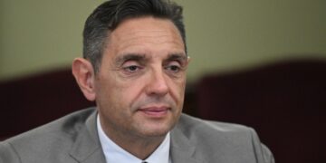 Вулин: ФСБ России может прояснить ситуацию со звуковой пушкой в Сербии