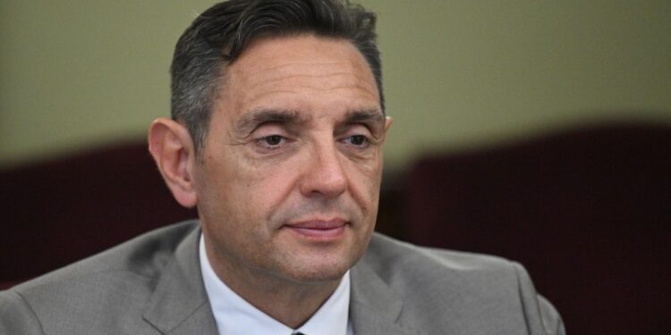 Вулин: ФСБ России может прояснить ситуацию со звуковой пушкой в Сербии