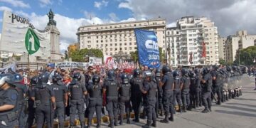 Задержанным участникам протестов в Буэнос-Айресе грозит до 20 лет тюрьмы