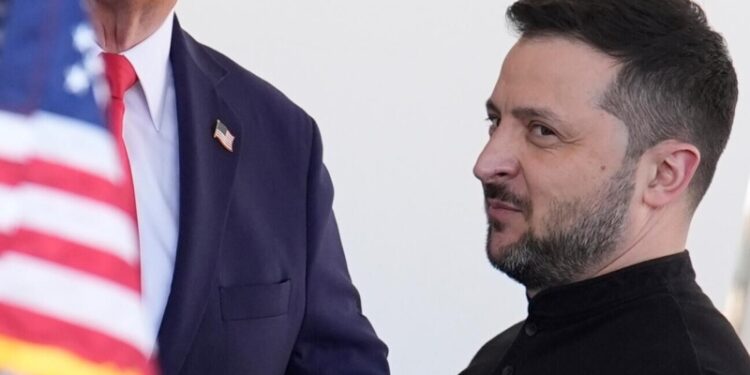 Зеленский заявил, что готов подписать сделку с США