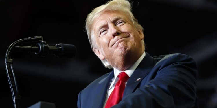 Журналисты узнали, во что обошлась налогоплательщикам игра Трампа в гольф