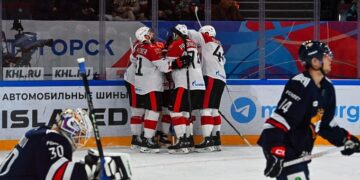 «Авангард» обыграл «Локомотив» в первом матче четвертьфинала КХЛ