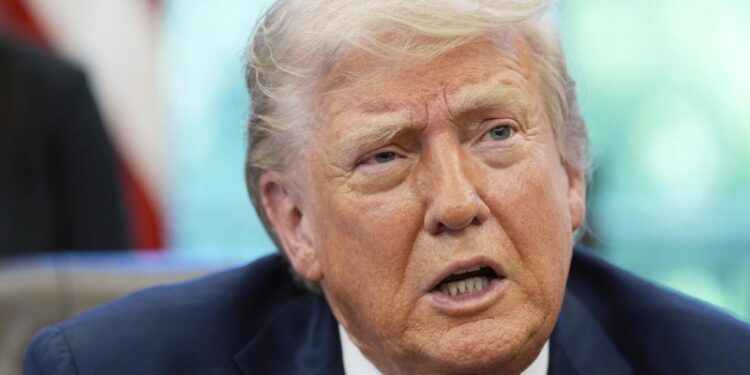 Байден не управлял США, считает Трамп