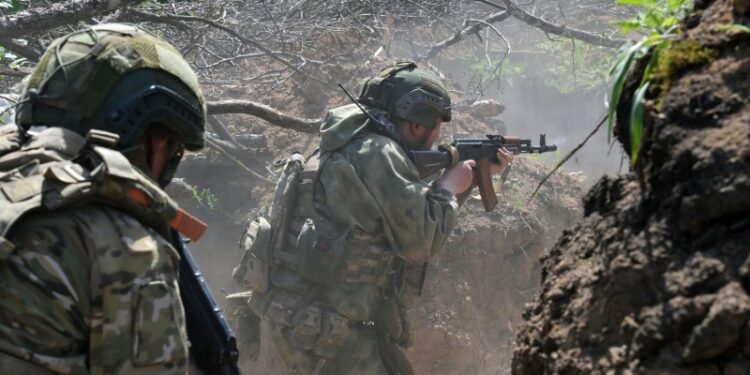 Бойцы ВС России вызвали огонь на себя, чтобы не раскрыть позицию