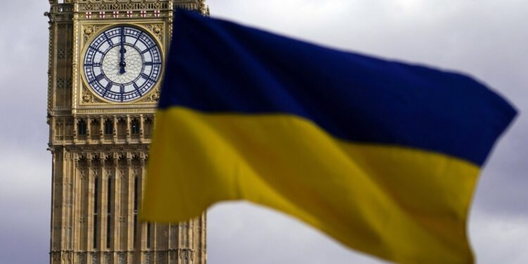 Британия, Франция и Германия ищут компромисс для Украины, пишет FT