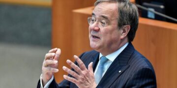 Экс-глава ХДС призвал готовиться к неспособности США защитить Германию