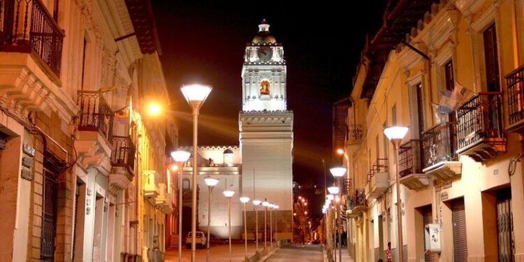 Глава МИД Эквадора обещала разобраться с запретом на въезд россиян