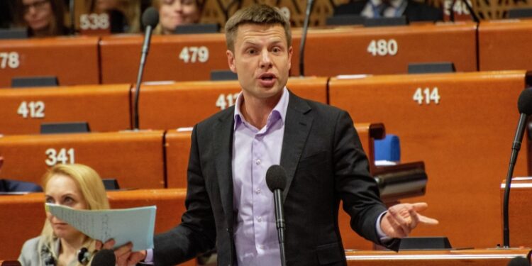 Гончаренко* ответил на обвинения спикера Рады в сотрудничестве с Россией