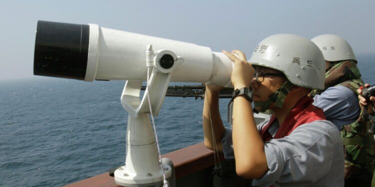 Южная Корея и США проводят военно-морские учения