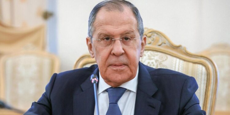 Лавров призвал не обольщаться контактами между Россией и США