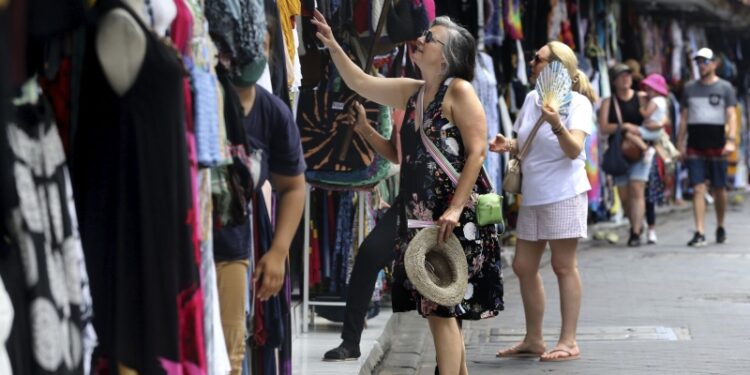 Мантуров рассказал о популярности Индонезии среди российских туристов