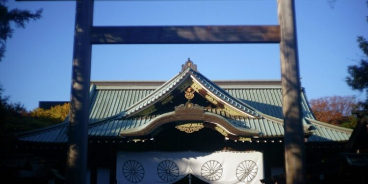 МИД осудил визит японских депутатов в храм Ясукуни в преддверии Дня Победы