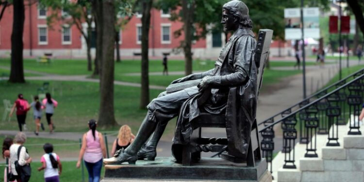 Министерство образования США лишило Гарвард грантов