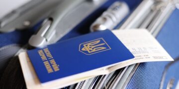 Мошенники в Польше предлагают украинцам продлить срок действия паспортов