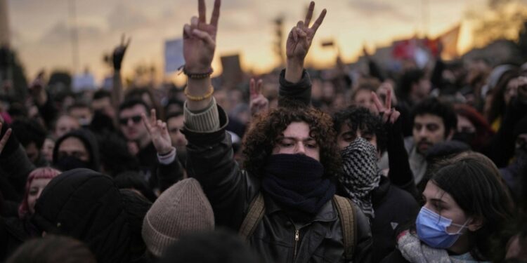 Оппозиция в Турции рассказала о собранных подписях за проведение выборов