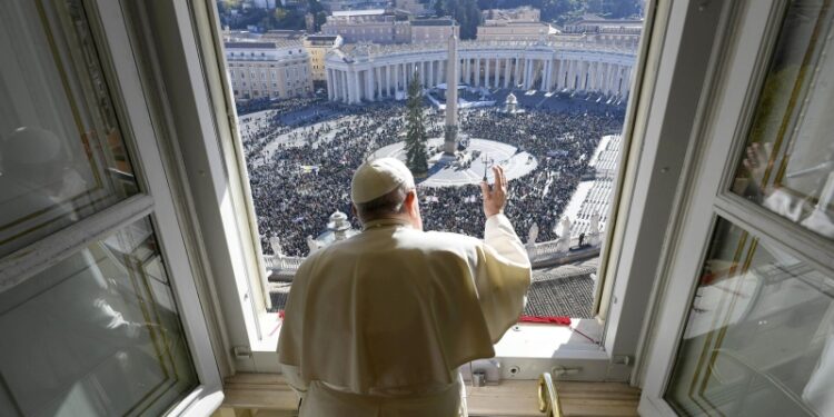 Первая встреча кардиналов после смерти папы римского пройдет во вторник