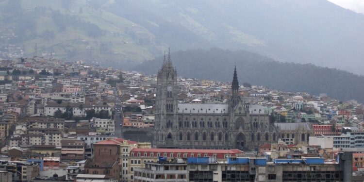 Посольство России потребовало от Эквадора отменить запреты на въезд россиян