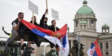 Противники Вучича в вузах Сербии авторитарны, заявил профессор