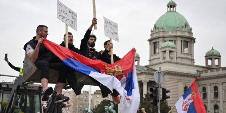 Противники Вучича в вузах Сербии авторитарны, заявил профессор