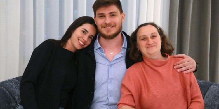 Путин лично поздравил семью россиянина с освобождением из плена в Газе