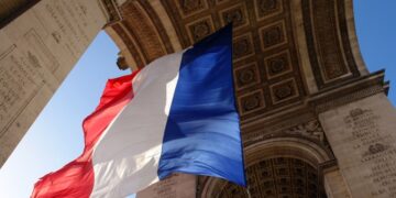 СМИ: некоторые фирмы во Франции проигнорируют призыв не инвестировать в США