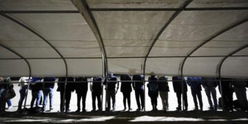 СМИ: США обсуждают отправку нелегалов из страны с властями Ливии и Руанды