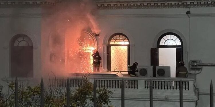 СМИ: в здании посольства России в Уругвае произошло возгорание