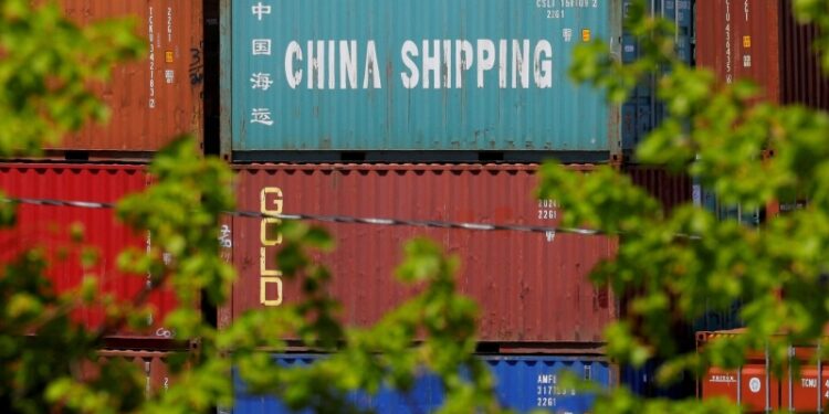 США повысили импортную пошлину на китайские товары, сообщили СМИ