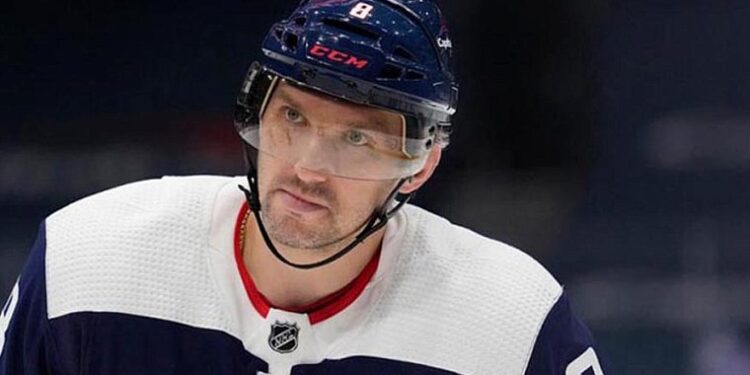 Тюкавин назвал рекорд Овечкина огромным событием для России и всего мира