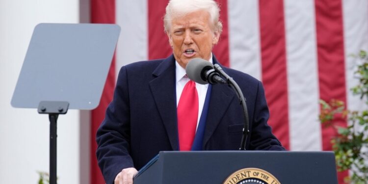 Трамп не увидел связи между обвалом фондовых рынков и пошлинами