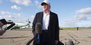 Трамп не верит опросам, показывающим снижение его популярности