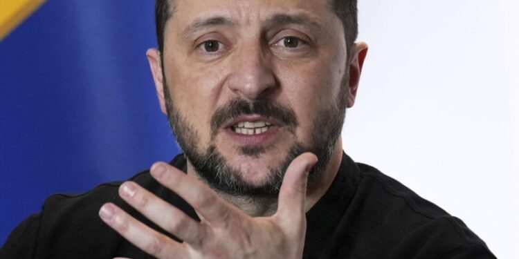 В Госдуме назвали идею Зеленского о продлении перемирия уловкой