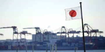 В японских морских портах проходит забастовка 17 тысяч докеров