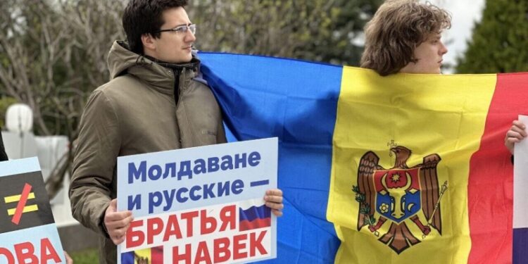 В Кишиневе проходит акция против высылки российских дипломатов