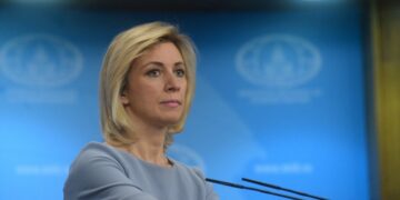 Захарова заявила, что не оскорбляла журналиста, защищавшего Зеленского