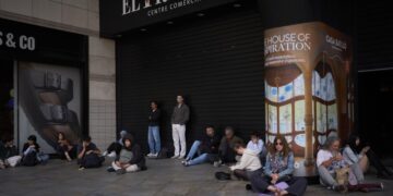 Жители Испании рассказали о пересмотре привычек после блэкаута