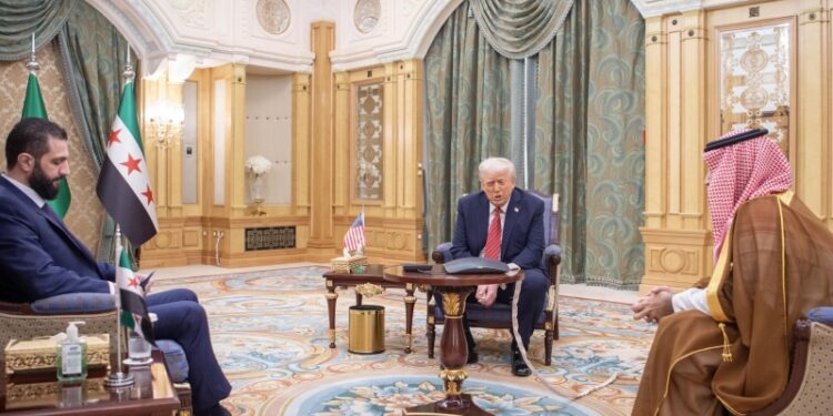 Белый дом подтвердил встречу Трампа с временным президентом Сирии