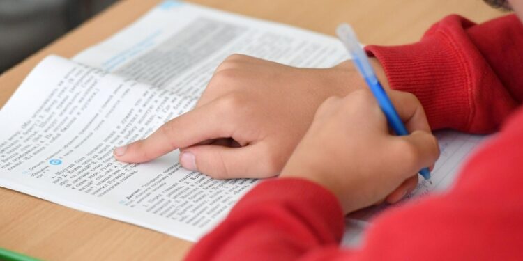 Число учеников, изучающих русский язык на Украине, сократилось до минимума