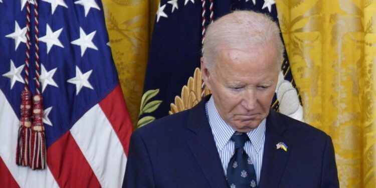 Демократы вновь заявили, что Байден портит их имидж