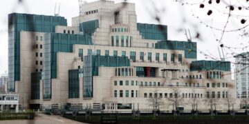 Главой британской разведки впервые станет женщина, пишут СМИ