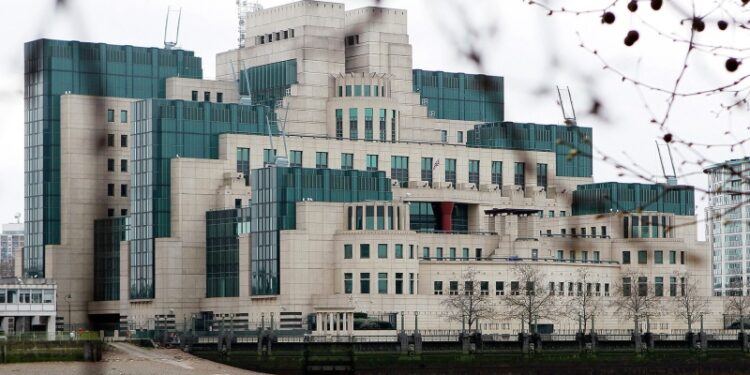 Главой британской разведки впервые станет женщина, пишут СМИ