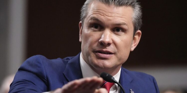 Хегсету не грозит увольнение из-за скандала с утечкой, заявил Трамп