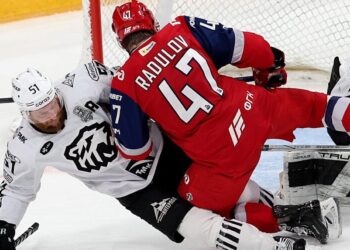 Хоккеист Радулов продолжит карьеру в СКА