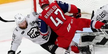 Хоккеист Радулов продолжит карьеру в СКА