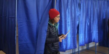 Явка на втором туре президентских выборов в Румынии превысила 25 процентов