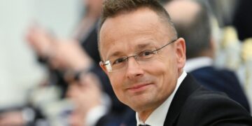 «Как можно дальше»: Сийярто сделал резкое заявление о мире на Украине