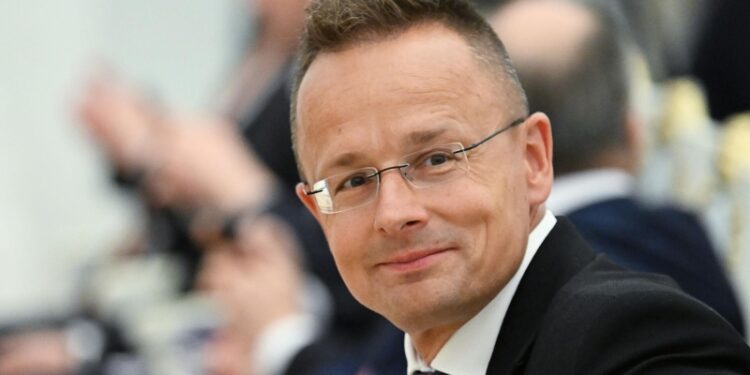 «Как можно дальше»: Сийярто сделал резкое заявление о мире на Украине